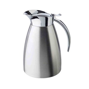 Pichet à eau classique en acier inoxydable avec poignée et couvercle solides, parfait pour servir quotidiennement, cuisine, hôtel et restaurant. - Product Image 3