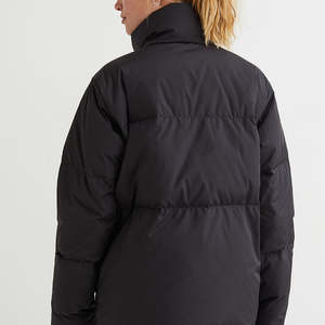 Dernier modèle de veste d'hiver matelassée en duvet, tissu 100% polyester, motif uni, manches longues, fermeture éclair, veste à bulles pour femmes - Product Image 4