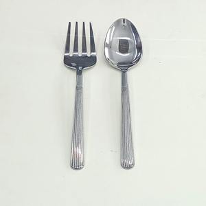 ที่เซิฟเวอร์สลัดแบบมีที่จับสำหรับตกแต่งโต๊ะมีดีไซน์ใหม่พร้อมช้อนสลัดและชุดส้อม - Product Image 5