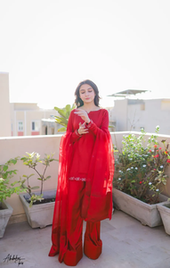 Kurta de vêtements indiens et pakistanais rouge uni avec Farsi Shalwar et Dupatta - Product Image 2