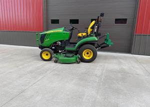 Tractor de Ruedas John Deere 120R Verde 4x4 Multifuncional para Uso Agrícola - Product Image 4