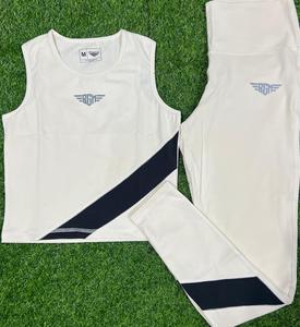Ensemble de yoga personnalisé pour femme, respirant et léger, motif uni, tenue de fitness, taille élastique, pour exercices en extérieur, faible MOQ, devant - Product Image 2