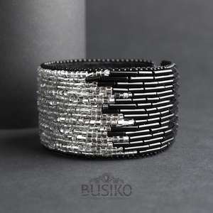 Brazalete de Abeja Bordado a Mano con Cuentas - No Tóxico, Ecológico, Tamaño Personalizable para Mujeres y Niñas - Product Image 2