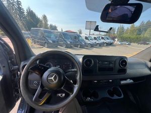 รถตู้เมอร์เซเดส-เบนซ์ สปรินเตอร์ 3500 144 V6 หลังคาสูง รุ่นครูว์แวน ขับเคลื่อนล้อหลัง ปี 2019 - Product Image 3