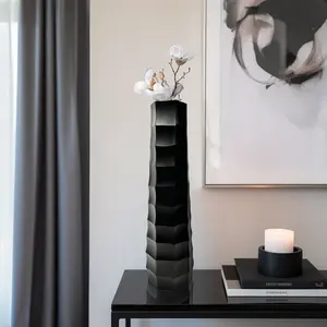 Vase en métal fait main décoration intérieure de luxe moderne pièce maîtresse pour la maison et le café décor vase à fleurs en métal Zahid exportations - Product Image 3