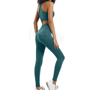 Ensemble de yoga tendance pour femmes avec matière respirante, conçu pour la pratique du yoga et des étirements à domicile - Product Image 3