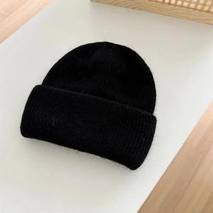 Gorro de Invierno Negro Sólido para Mujer, Gorro de Punto Suave con Puño Cortavientos para Uso Diario Informal y Fiestas, Deportes al Aire Libre - Product Image 5