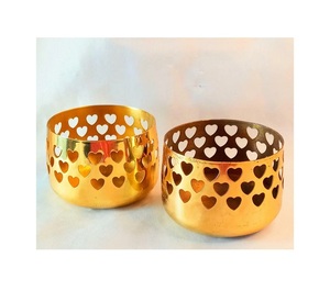 Elegante portavelas de metal con diseño moderno para salas de oración y centros de meditación en todas partes - Product Image 6