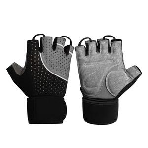 Guantes de entrenamiento acolchados negros para hombres y mujeres Guantes de entrenamiento de gimnasio transpirables de medio dedo - Product Image 1