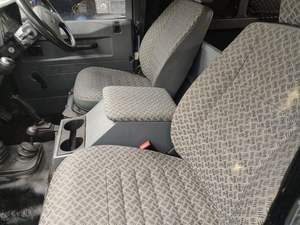 Voitures d'occasion neuves avec boîte de vitesses manuelle Intérieur en cuir foncé FWD Drive R20 Taille des pneus - Product Image 4