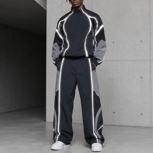Set Personalizzato OEM ODM con Logo Riflettente, Giacca Antivento Leggera e Pantaloni da Corsa Notturna per Uomo - Product Image 2