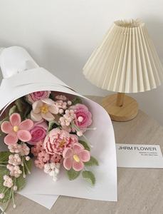 Ramo de Flores de Ganchillo Hecho a Mano, Diseño Terminado para Bodas y Navidad, para Novias y Día de San Valentín, Incluye Embalaje - Product Image 4