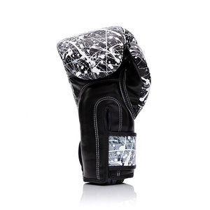 Fairtex ถุงมือมวยไทยเนื้อดิจิทัลสีดำสีขาวมาใหม่ล่าสุด - Product Image 6
