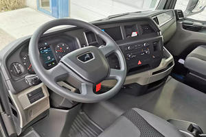 Camión Volquete Usado 8x4 Euro 5 de Alto Rendimiento, 400HP, Diésel, Duradero, Excelente para Transporte Industrial, Totalmente Funcional, Suministrado desde Japón - Product Image 5