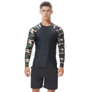 Los hombres usan protectores contra sarpullidos tela de compresión ligera OEM en blanco precio competitivo buena calidad superior sublimación impresa - Product Image 4