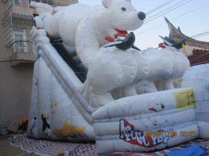 Grand toboggan gonflable en PVC blanc pour enfants, équipement d'amusement pour le plaisir de glisse - Product Image 3