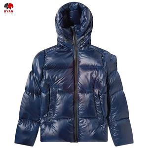 เสื้อแจ็คเก็ตพัฟเฟอร์ผู้ชายแบบกำหนดเองสำหรับฤดูหนาว มีฮู้ด คอตั้ง สไตล์ลำลอง ผ้าทอ ย้อมสีพื้น ออกแบบโลโก้ด้านหน้าได้ตามต้องการ - Product Image 2