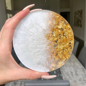 Ensemble de sous-verres en résine artistique avec accents dorés métalliques tapis époxy faits à la main idéaux pour la table de salon moderne et les cadeaux - Product Image 6