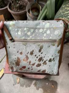 Venta caliente estilo occidental piel de vaca cuero bandolera bolsillo con cremallera trasera alta calidad moda mujer cuero Sling Bag - Product Image 3