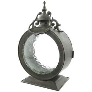 Elegante candelabro de hierro forjado a mano con una silueta curva elegante y una pátina envejecida inspirada con acabado para el encanto - Product Image 1