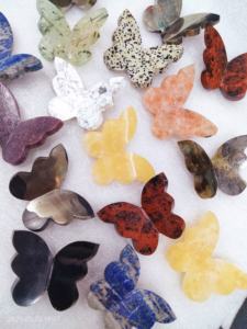 Pendentif en pierre précieuse naturelle en forme de papillon pour la conception Feng Shui pour la décoration - Product Image 2