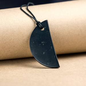 Colgante de shungita en forma de medio círculo de 0.8*2 pulgadas (21*50 mm) - Product Image 2