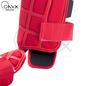 Espinilleras de Béisbol Rojas Sólidas para Receptor, Protección Profesional, Correas Ajustables, Material de Neopreno, Alta Absorción de Impactos, Flexible - Product Image 4