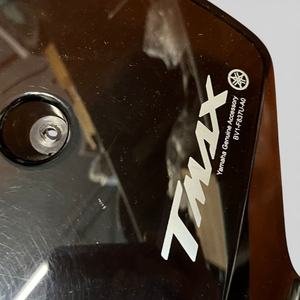 Parabrisas Deportivo Delantero Original Yamaha TMAX BV1F837UA000 Nuevo, Color Humo, para Fabricación de Motocicletas - Product Image 2