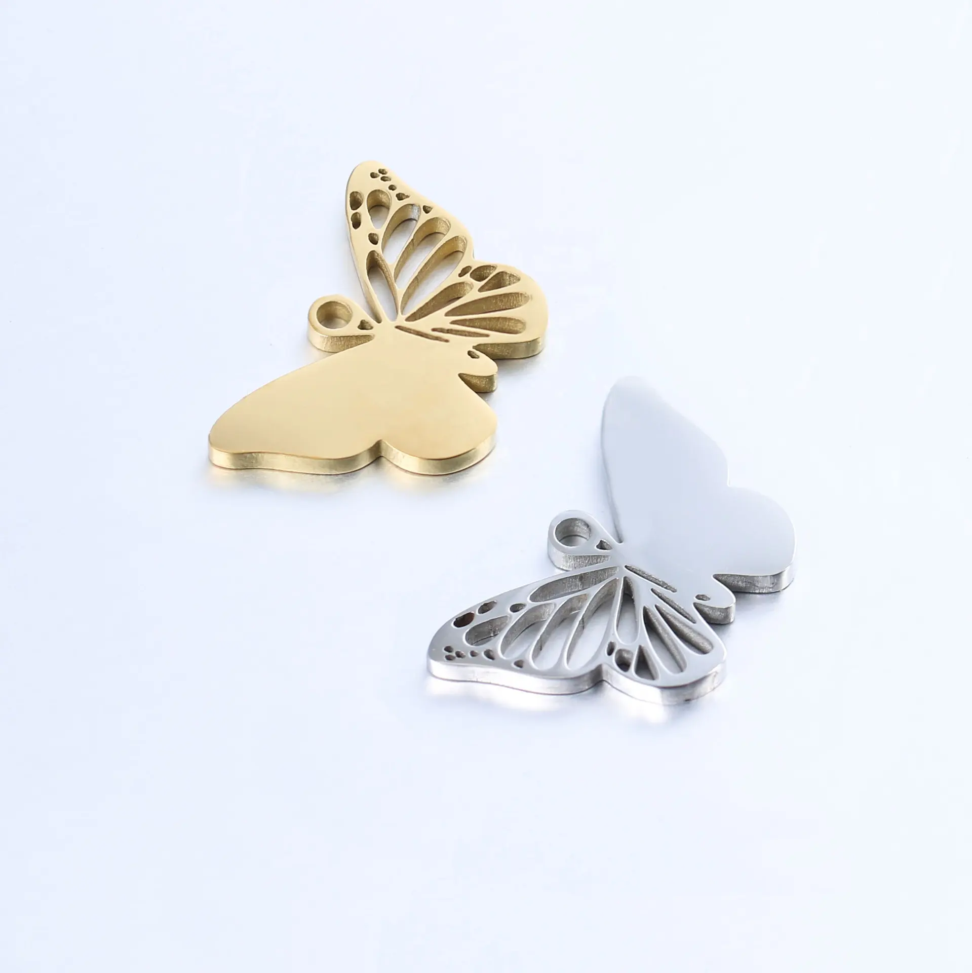 Perhiasan DIY jimat setengah berongga kupu-kupu desain kreatif berlapis emas PVD warna perak baja tahan karat