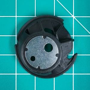 # Caja de Bobina XC0066051, para Máquinas de Coser BROTHER y Baby Lock - Product Image 2