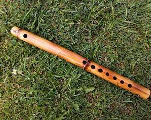 Flauta de madera vintage con acabado antiguo, perfecta para coleccionistas, músicos, festivales y actuaciones musicales tradicionales - Product Image 2