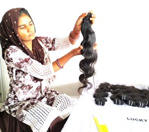 Cabello humano brasileño Virgen sin procesar, pelo natural ondulado con cutícula Virgen sin procesar - Product Image 1