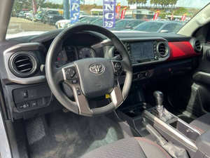 Toyota Tacoma SR5 Usada de 2023 - Product Image 2