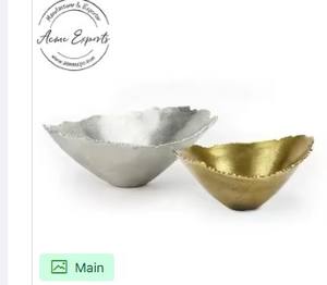 "Elegante ensaladera de acero inoxidable con base de pedestal, Perfecta para servir ensaladas frescas o guarniciones elegantes y duraderas" - Product Image 4