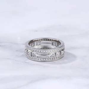 Anillo de Hombre Jeulia en Plata de Ley con Corte Princesa y Baño de Oro de 18K - Product Image 5