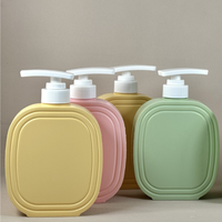 Bouteille plate en PE de 550 ml, couleur personnalisée, avec pompe en PP, pour nettoyant visage/shampoing/gel douche, emballage cosmétique en gros, provenance Vietnam