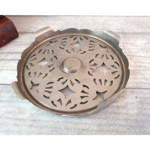 Dessous de plat rond en métal blanc vintage Support de pot de fabrication anglaise Exposition de l'Empire britannique 1938 Dessous de plat pour casseroles et poêles chaudes Tapis de bain - Product Image 6