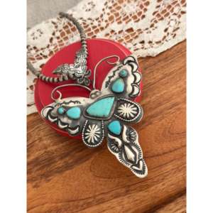Colgante de libélula Richard Yazza Kingman de plata de ley con turquesa, engaste de bisel, rodio, oro rosa, oro blanco, diseño de mariposa - Product Image 3