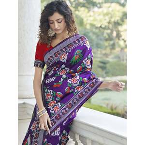 Deslumbrante Sari de Seda con Tejido Patola y Detalles en Color Vino para Bodas - Product Image 1