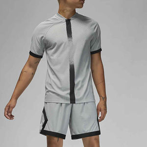 Ensemble de maillots de football/soccer personnalisés pour la nouvelle saison 2024 - 100% polyester, impression par transfert thermique, nom et logo d'équipe personnalisés, unisexe, adulte - Product Image 3