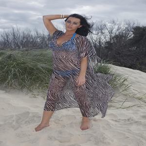 Robe longue transparente à motifs tourbillonnants bleus et verts inspirée de l'océan - Product Image 2