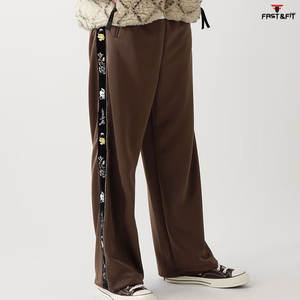 Top Trending Street Wear Pantalones de chándal Pantalones cargo Pantalones acampanados Pantalones de hombre de diseño personalizado con bolsillo - Product Image 3
