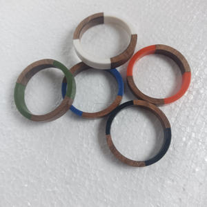 Brazalete de moda de resina transparente y tintada moderna Varios colores para ocasiones de boda y fiesta - Product Image 5