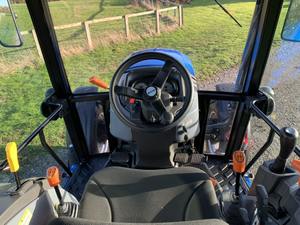 Compre el Tractor Agrícola Solis S50 4WD Shuttle XL con Cabina con Aire Acondicionado, Equipado con Componentes Centrales como Rodamientos, Motor, Bomba de Engranajes, Caja de Cambios HP50 - Product Image 5