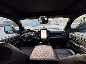 Ram 1500 Rebel X Crew Cab 4x4 2025, Limpia y Confiable, Motor de 6 Cilindros Twin-Turbo, Color Azul Metálico Forjado - Product Image 5