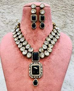 Ensemble de collier Mossanite Kundan avec pierre hydro pour femmes, parfait pour mariage, occasions spéciales, festivals - Product Image 2