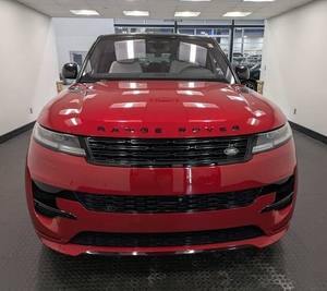 Land Rover Range Rover Sport P400 Dynamic SE AWD 2024 Rojo Intenso, Usado, Techo Panorámico, Arranque Remoto, Asientos de Cuero, Navegación, Volante a la Izquierda - Product Image 1