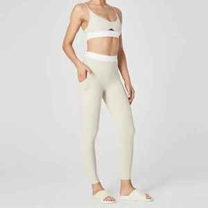 Conjunto de Yoga de dos tonos personalizado OEM, Sujetador deportivo recortado y mallas de tiro alto, conjunto de entrenamiento de 2 piezas para mujer - Product Image 2