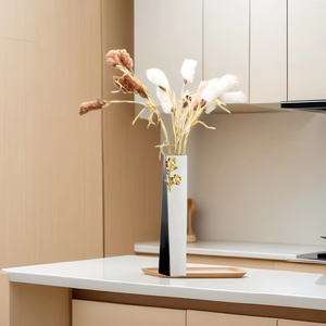 Vase à fleurs design avec accents floraux Décoration de mariage moderne Vases en métal et acier inoxydable - Product Image 3