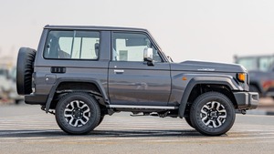 Nuevo/Usado 2024, SUV Gris Oscuro con Techo Corredizo, Motor Diésel de 2.8L, Asientos de Cuero, Automático - Product Image 3
